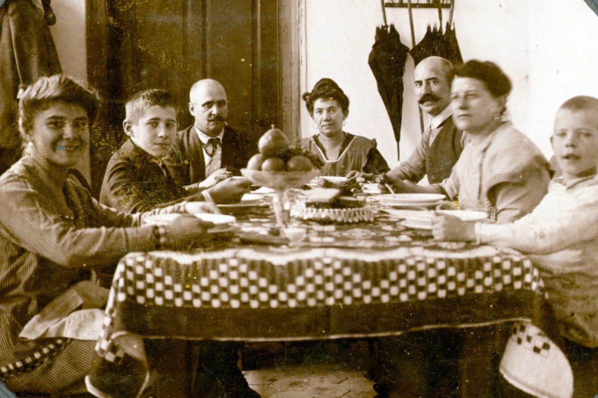 Rodinný oběd – původní fotka